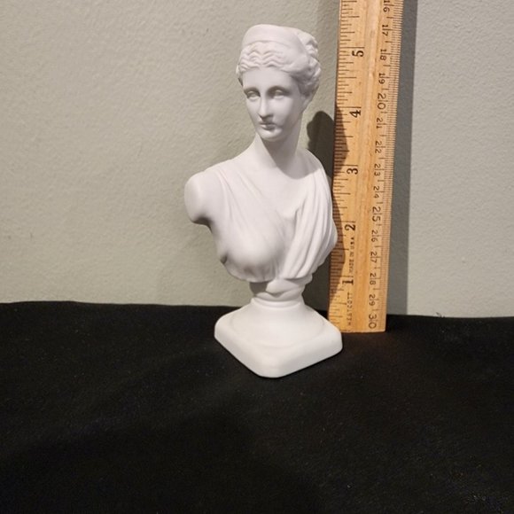 Vintage Diana of Versailles Porcelain Bust - Picture 7 of 9